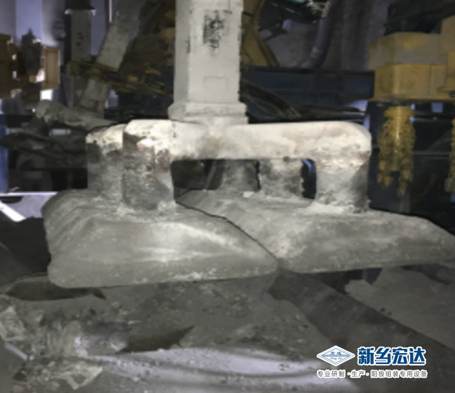 洛陽萬基炭素有限公司(自動電解質清理機）